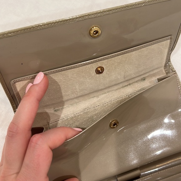 Louis Vuitton - Picture 4 of 5